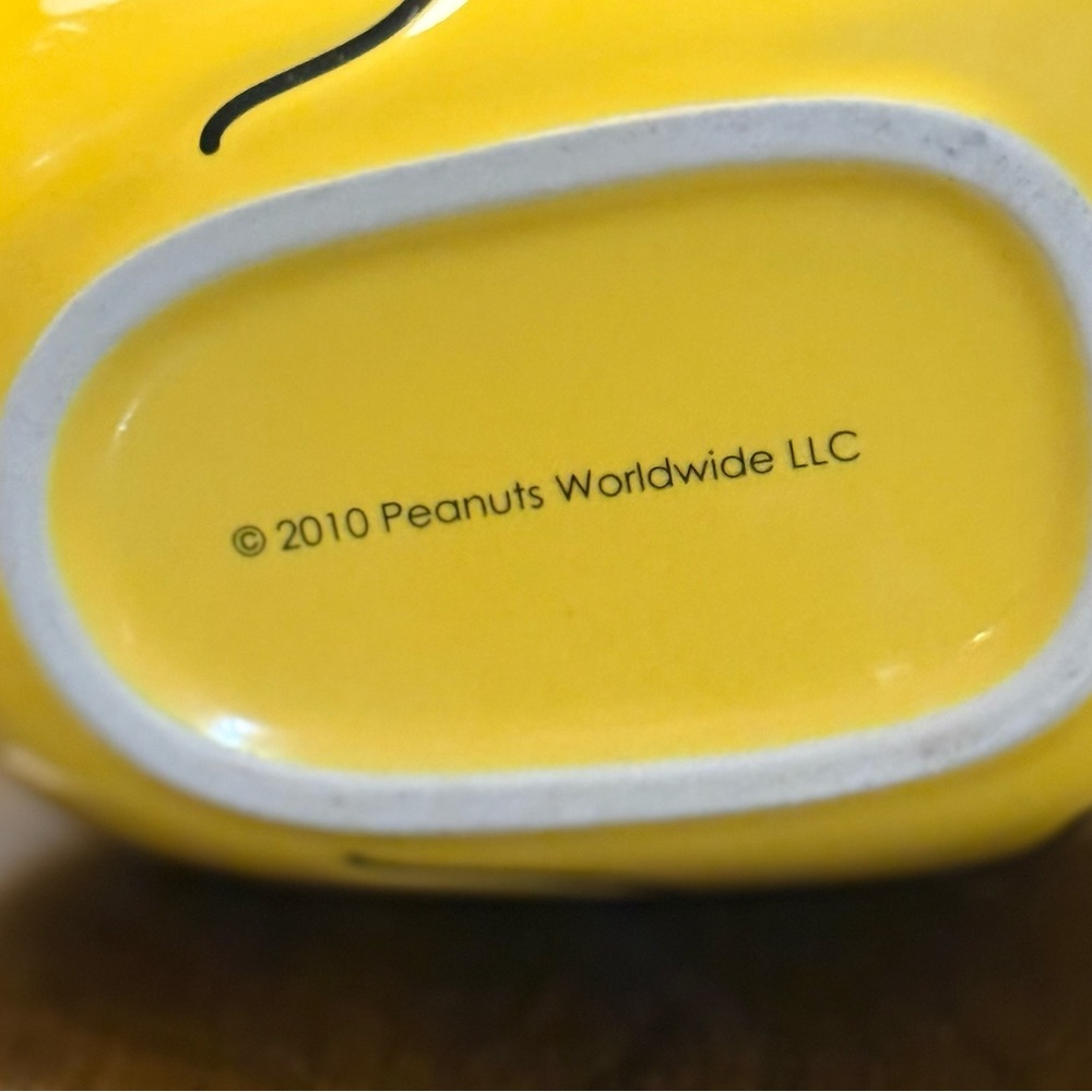 Peanuts Yellow Mug - Picture 4 of 4